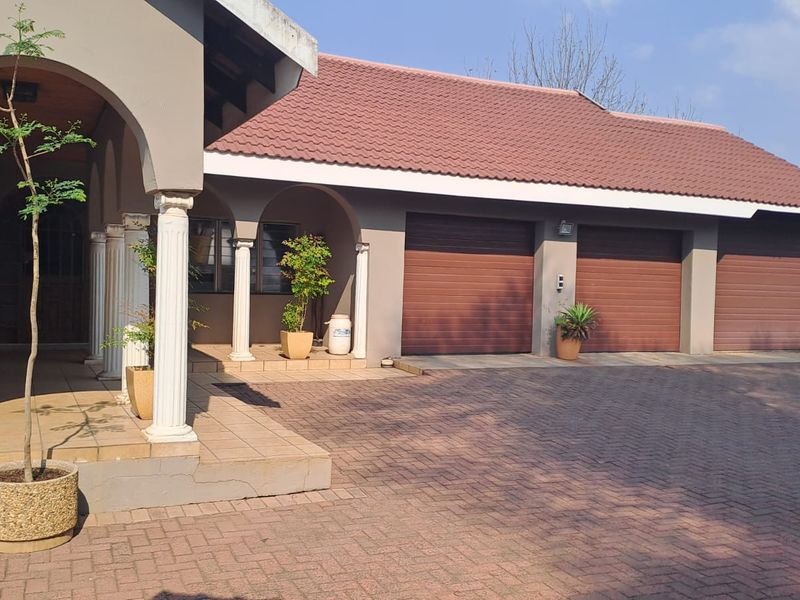 Location, Luxury & Lifestyle - Photo 6