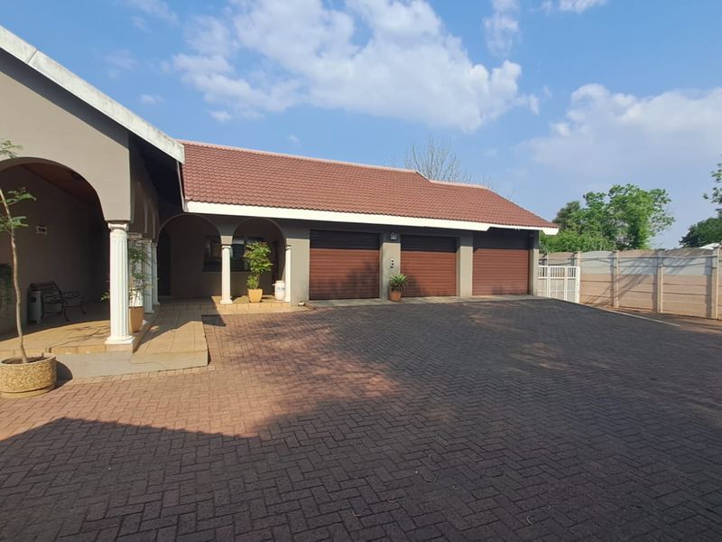 Location, Luxury & Lifestyle - Photo 7