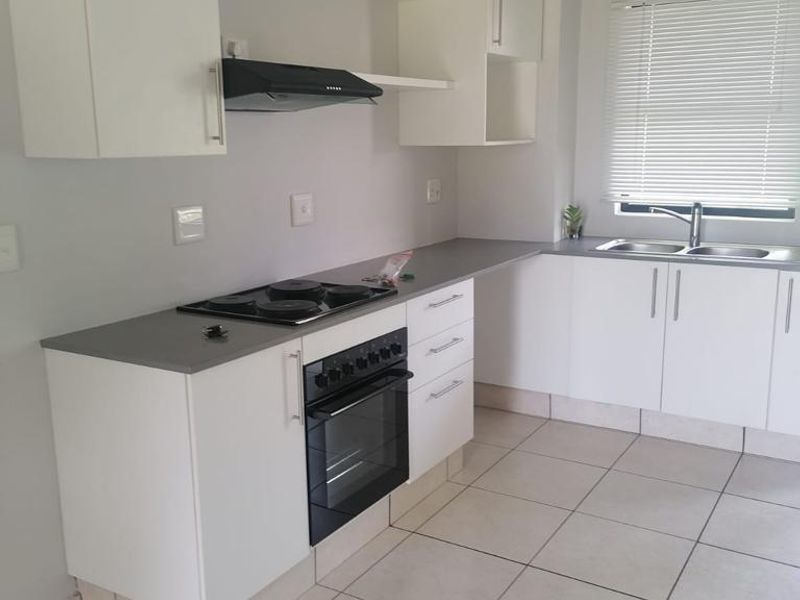 Ground Floor 2-Bedroom Apartment in the Heart of Ballito - Photo 3