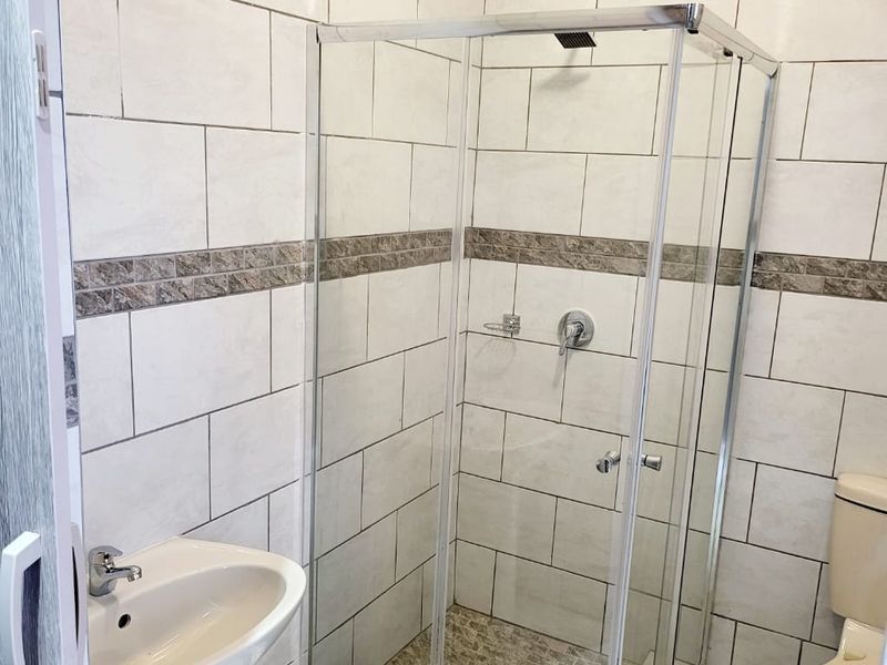 Garden Cottage Rental Monthly In Ulundi - Photo 2