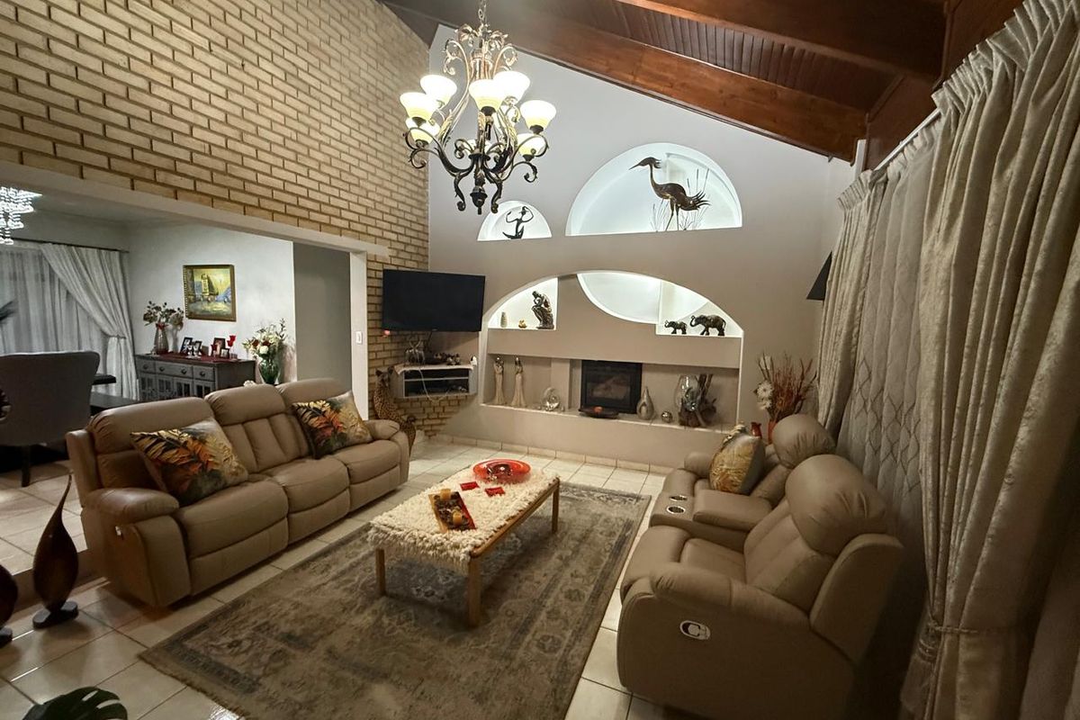 Stunning Facebrick Home - Photo 2