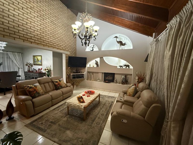 Stunning Facebrick Home - Photo 10