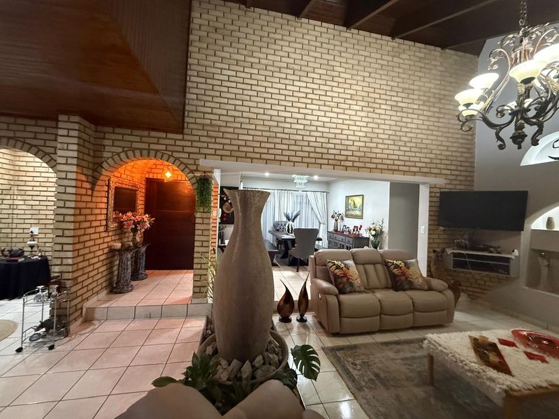 Stunning Facebrick Home - Photo 6