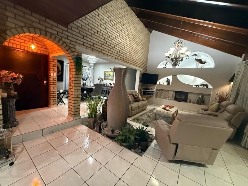 Stunning Facebrick Home - Photo 5