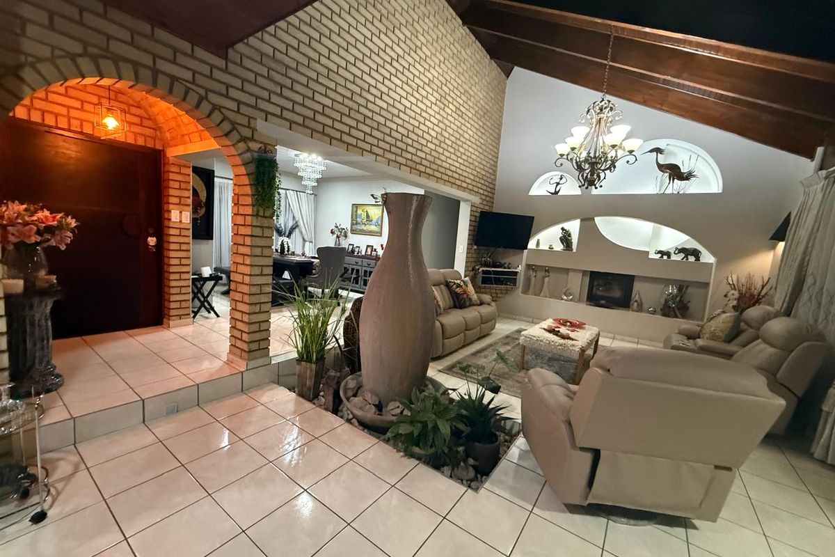 Stunning Facebrick Home - Photo 5