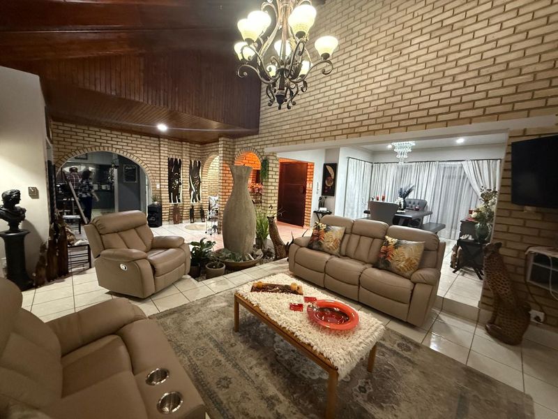Stunning Facebrick Home - Photo 7