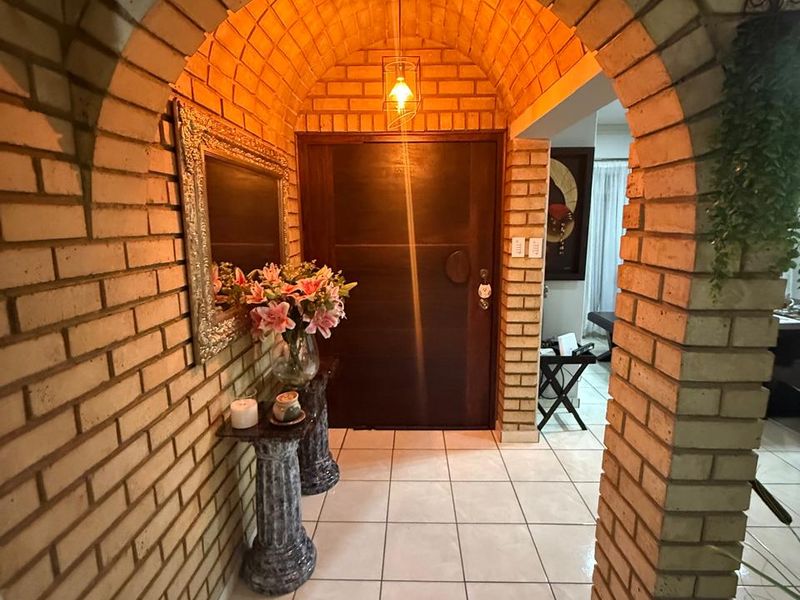 Stunning Facebrick Home - Photo 3