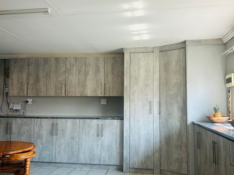 Versatile Property with 2 Flatlets – Ideal for Investment or Extended Living - Photo 6