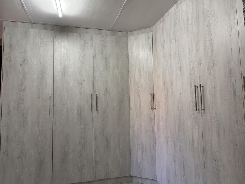 Versatile Property with 2 Flatlets – Ideal for Investment or Extended Living - Photo 10