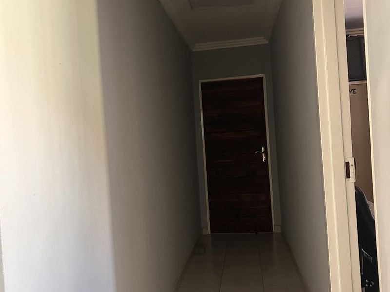 Versatile Property with 2 Flatlets – Ideal for Investment or Extended Living - Photo 8