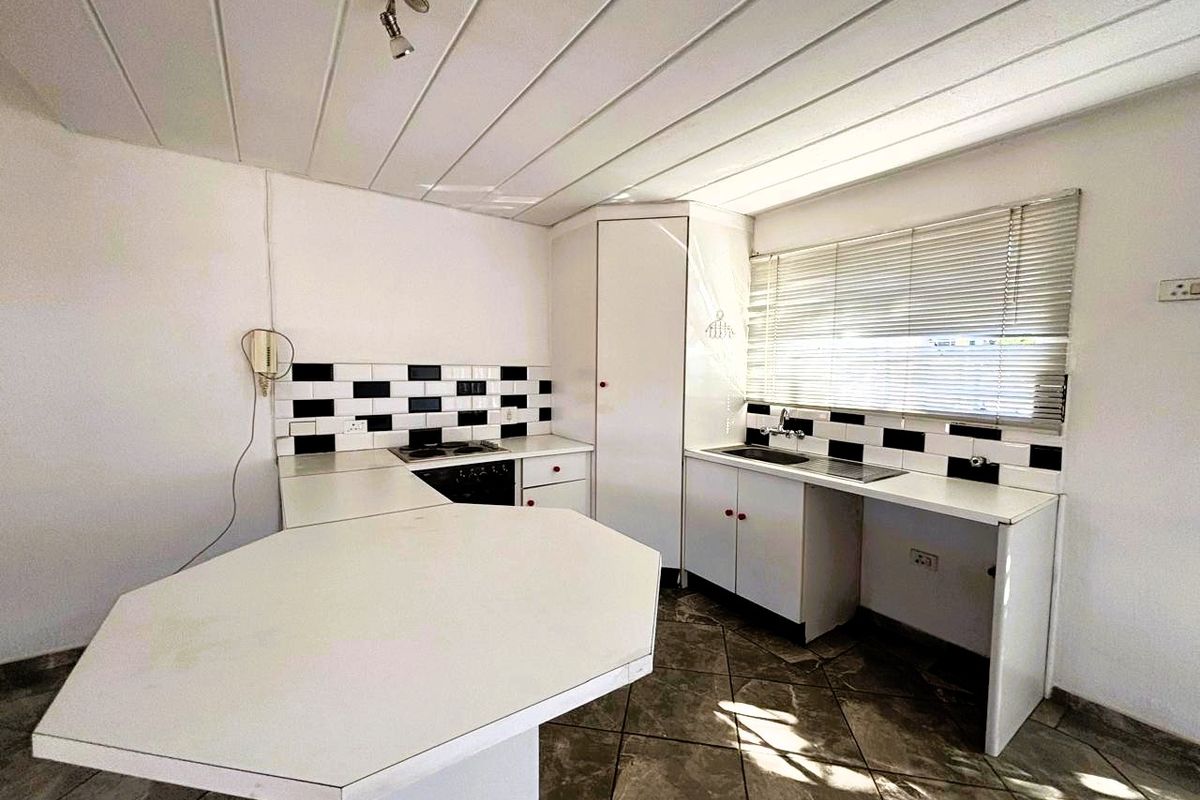 🌞 Charming Duplex Starter Home in Secure Complex - Photo 3