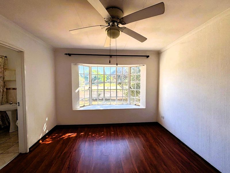 🌞 Charming Duplex Starter Home in Secure Complex - Photo 5