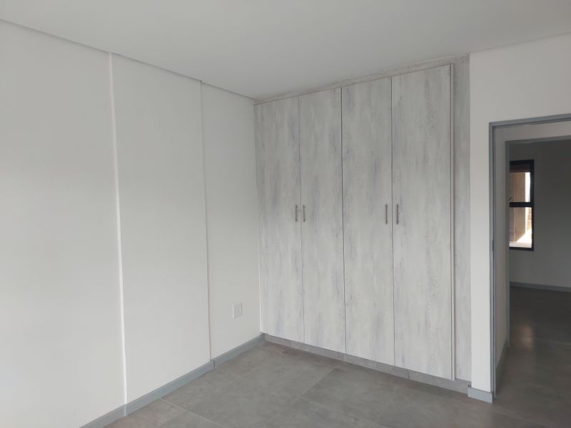 Modern 2 - bedroom Apartment with Breathtaking views - Photo 4