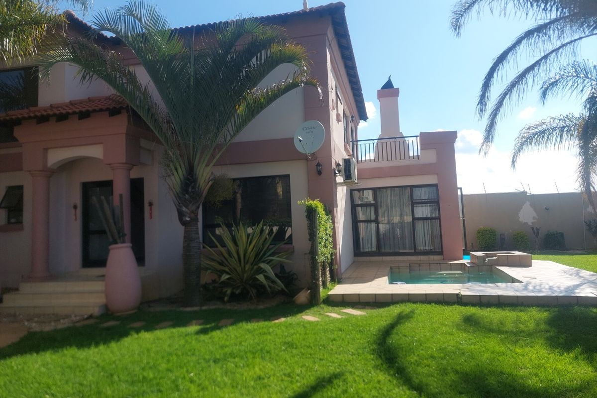 Modern 6-Bedroom Double-Storey Home in Secure Piazzo Del Carte in Parkland. - Photo 2