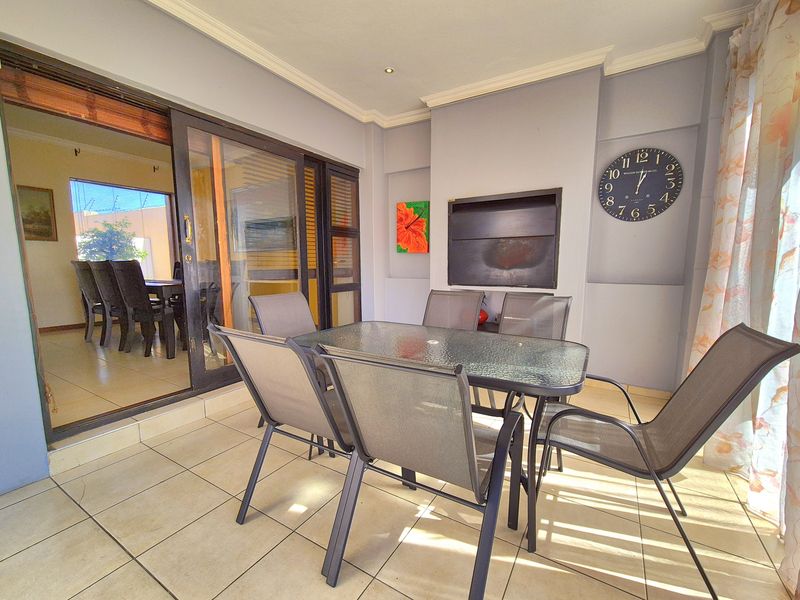 Modern 6-Bedroom Double-Storey Home in Secure Piazzo Del Carte in Parkland. - Photo 10