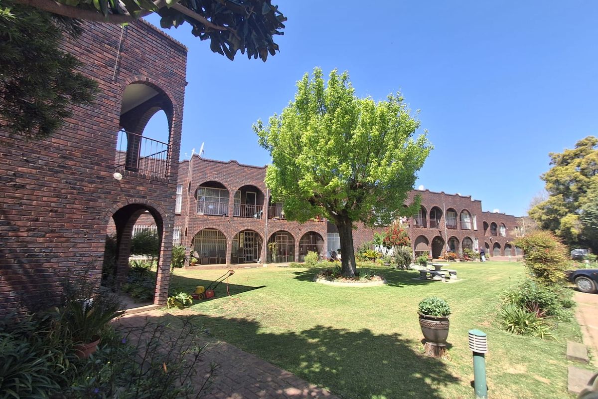 2 Bedroom apartment at an Immaculate and well kept complex  in Three Rivers - Photo 2