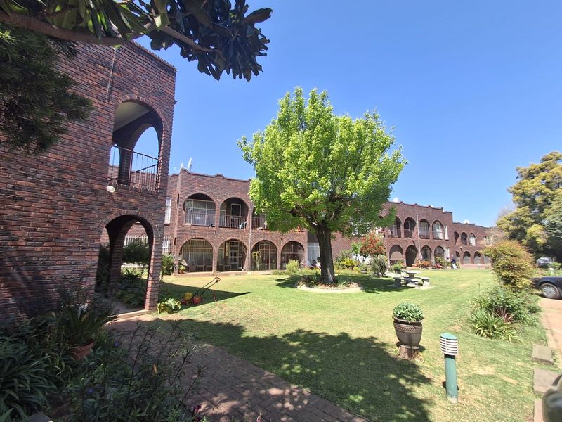 2 Bedroom apartment at an Immaculate and well kept complex  in Three Rivers - Photo 2