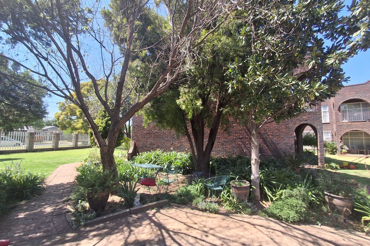 2 Bedroom apartment at an Immaculate and well kept complex  in Three Rivers - Photo 4