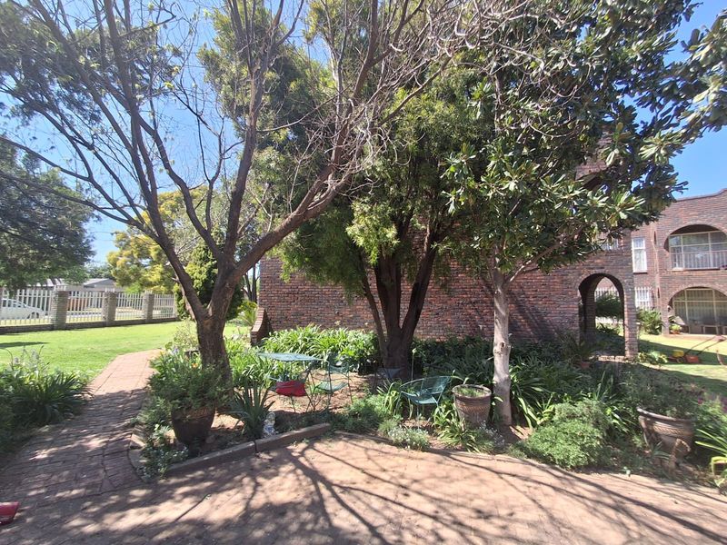 2 Bedroom apartment at an Immaculate and well kept complex  in Three Rivers - Photo 4