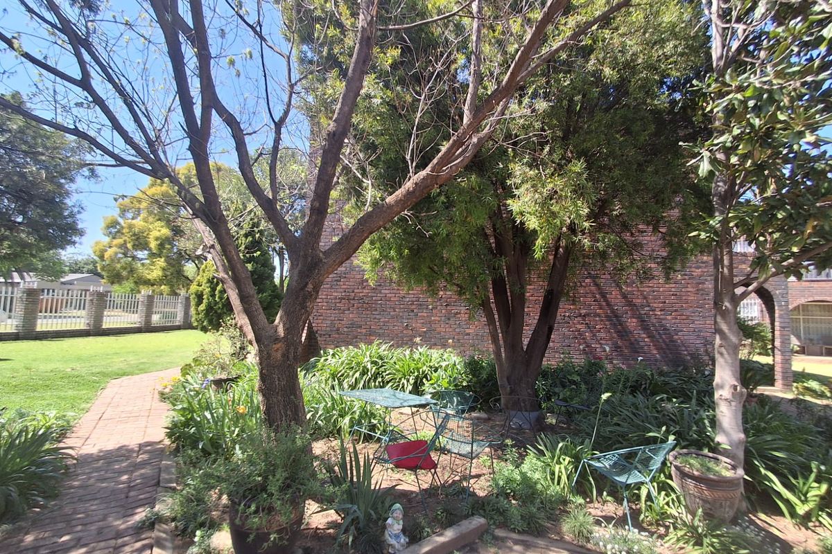 2 Bedroom apartment at an Immaculate and well kept complex  in Three Rivers - Photo 5