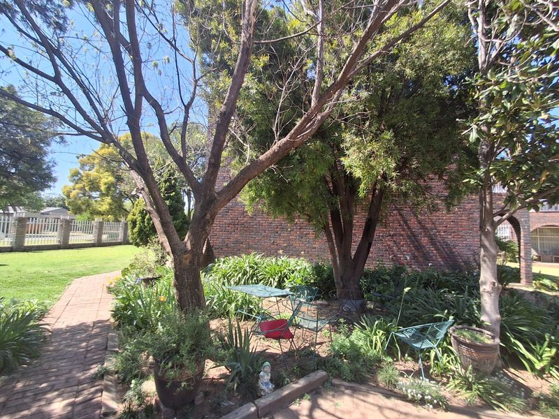 2 Bedroom apartment at an Immaculate and well kept complex  in Three Rivers - Photo 5