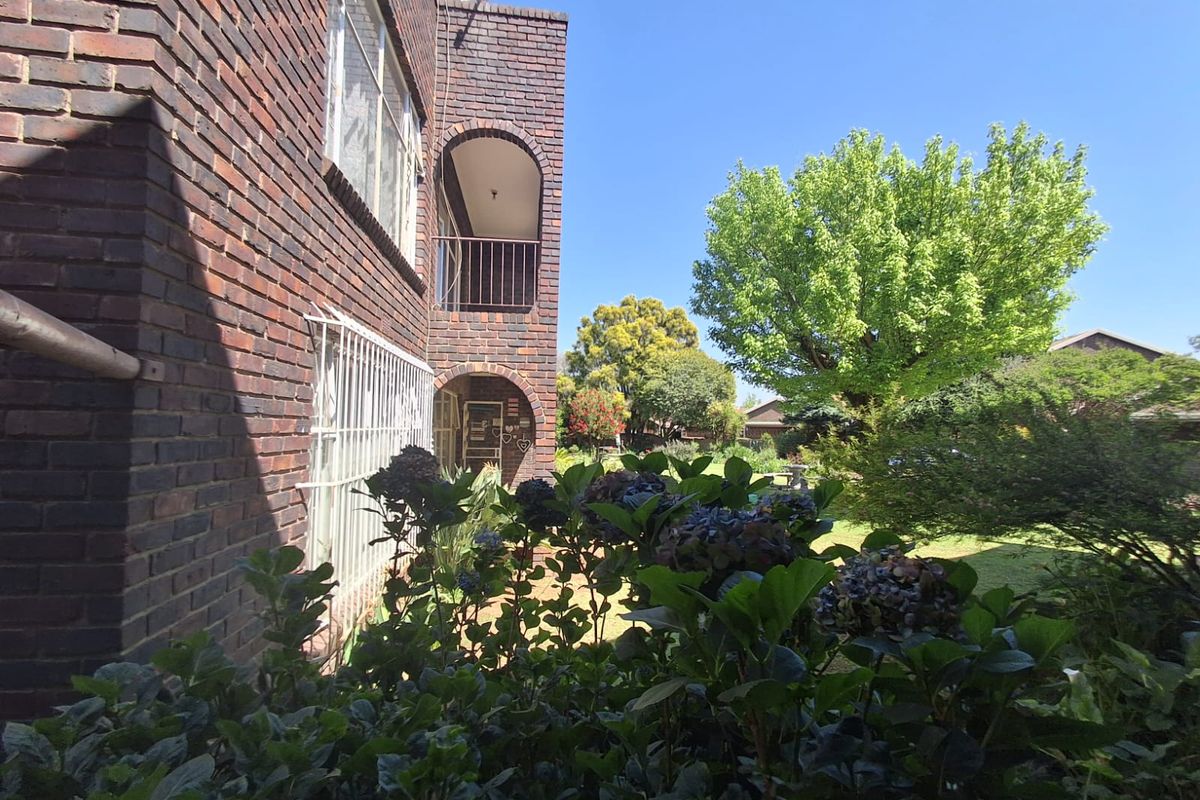 2 Bedroom apartment at an Immaculate and well kept complex  in Three Rivers - Photo 3