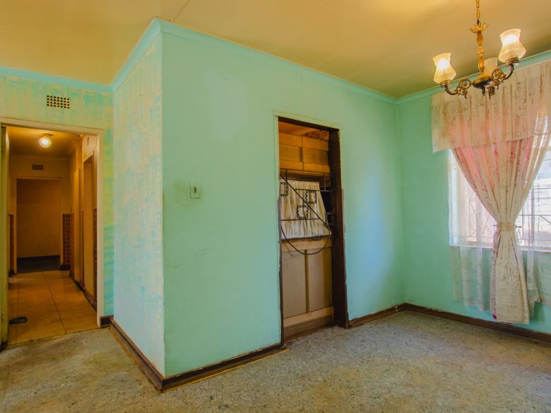 Charming Fixer Upper with Great Potential in Visagiepark, Nigel - Photo 8