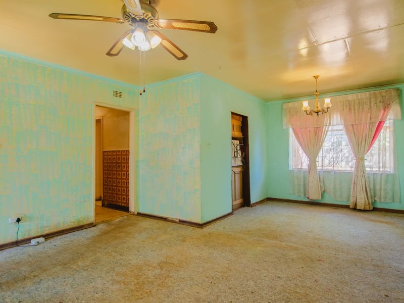 Charming Fixer Upper with Great Potential in Visagiepark, Nigel - Photo 7