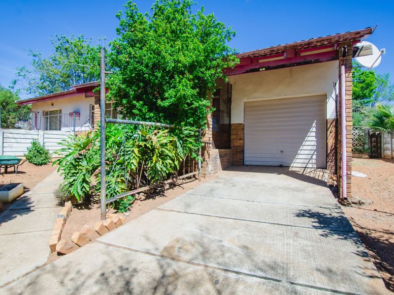 Charming Fixer Upper with Great Potential in Visagiepark, Nigel - Photo 4