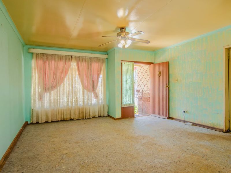 Charming Fixer Upper with Great Potential in Visagiepark, Nigel - Photo 5