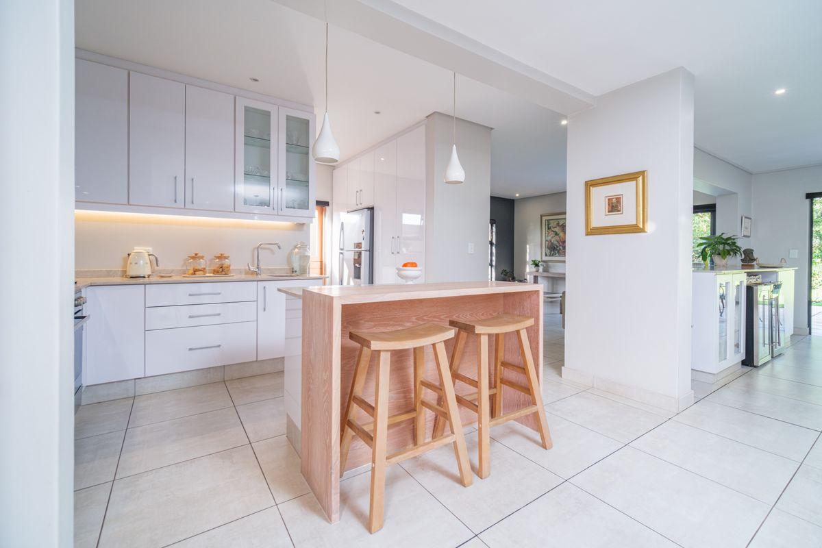 Elegant, Modern and spacious home in Ballito - Photo 5