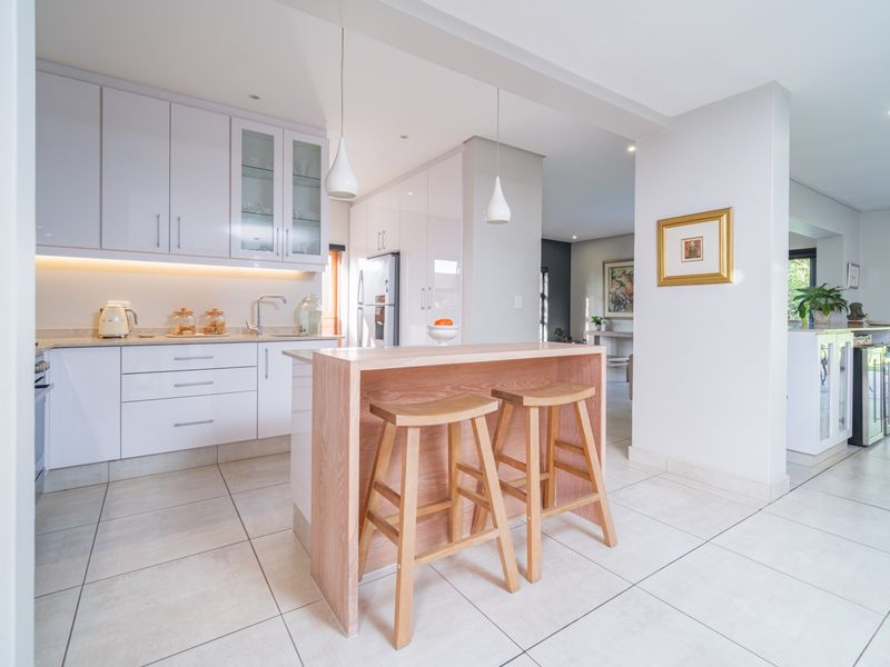 Elegant, Modern and spacious home in Ballito - Photo 5