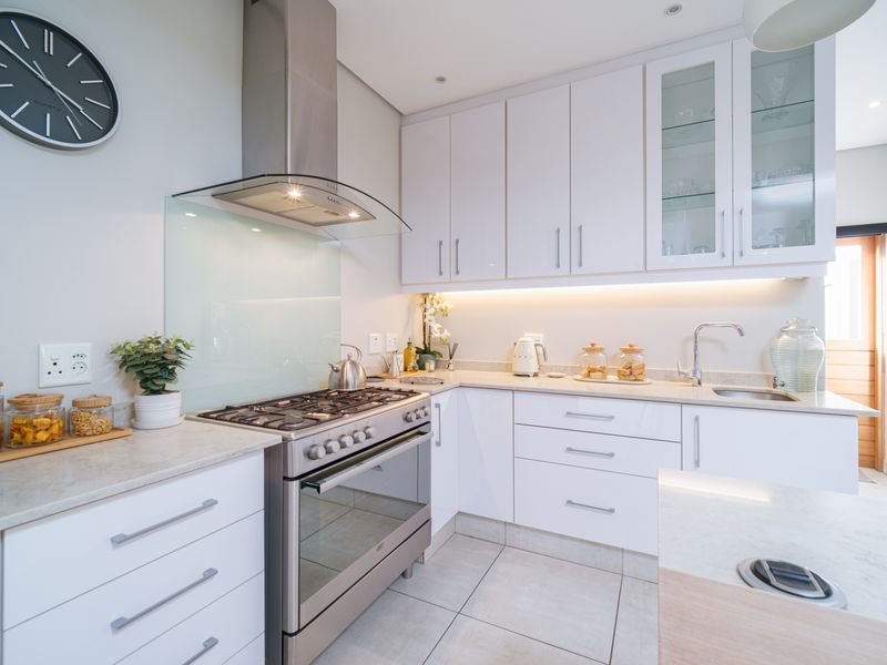 Elegant, Modern and spacious home in Ballito - Photo 10