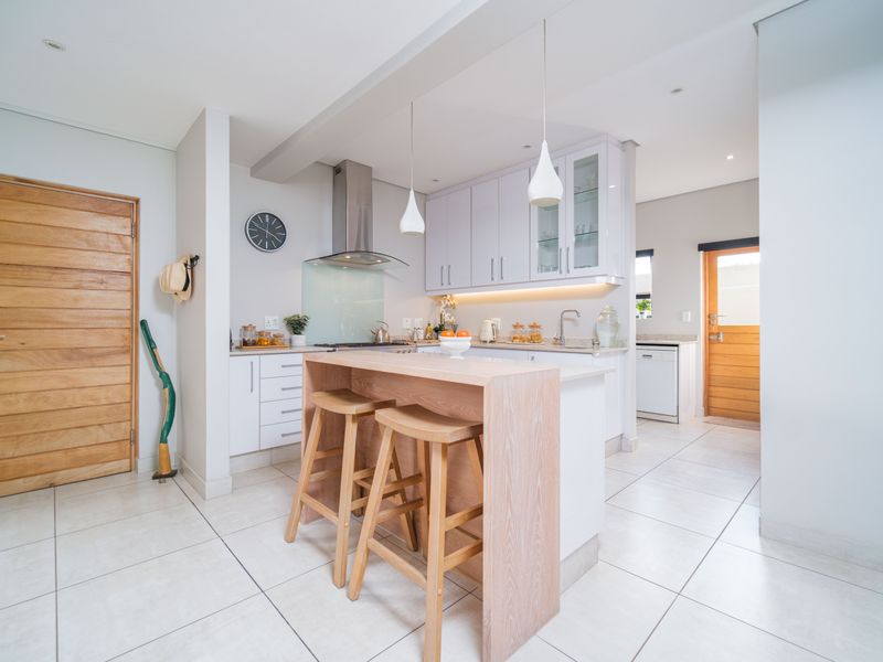 Elegant, Modern and spacious home in Ballito - Photo 2