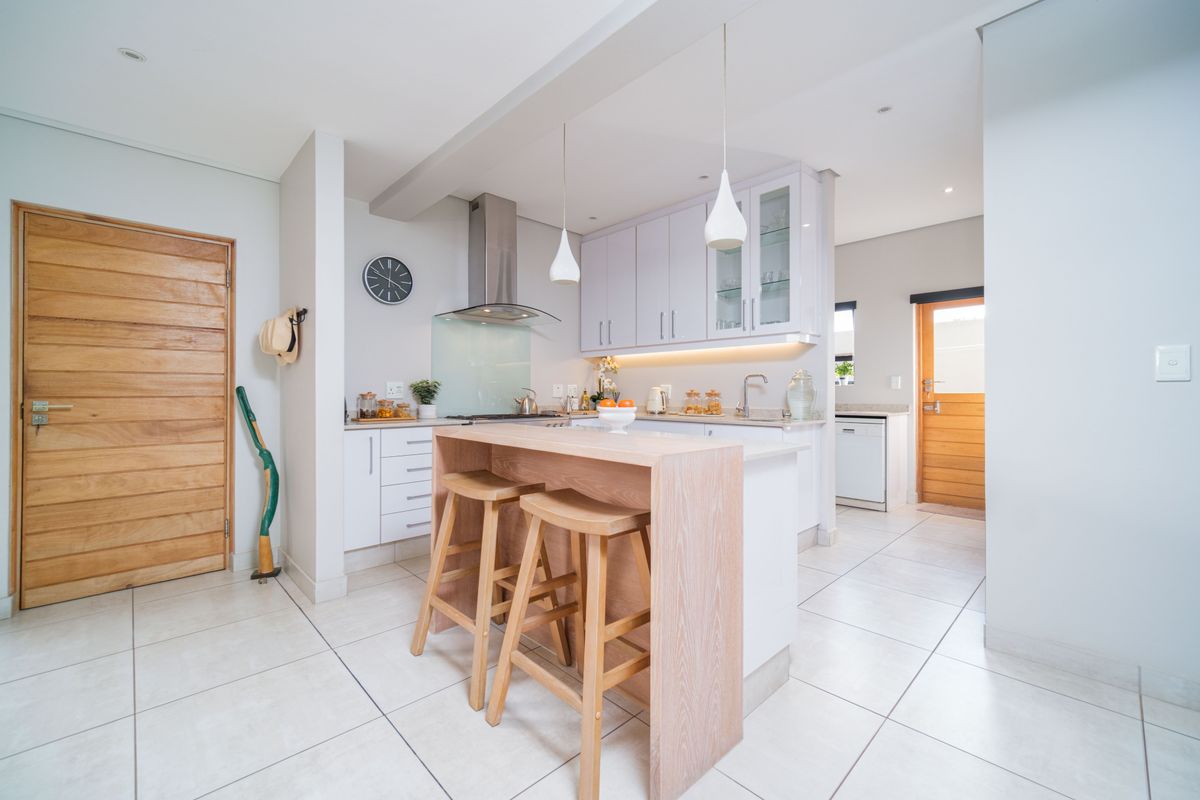 Elegant, Modern and spacious home in Ballito - Photo 2