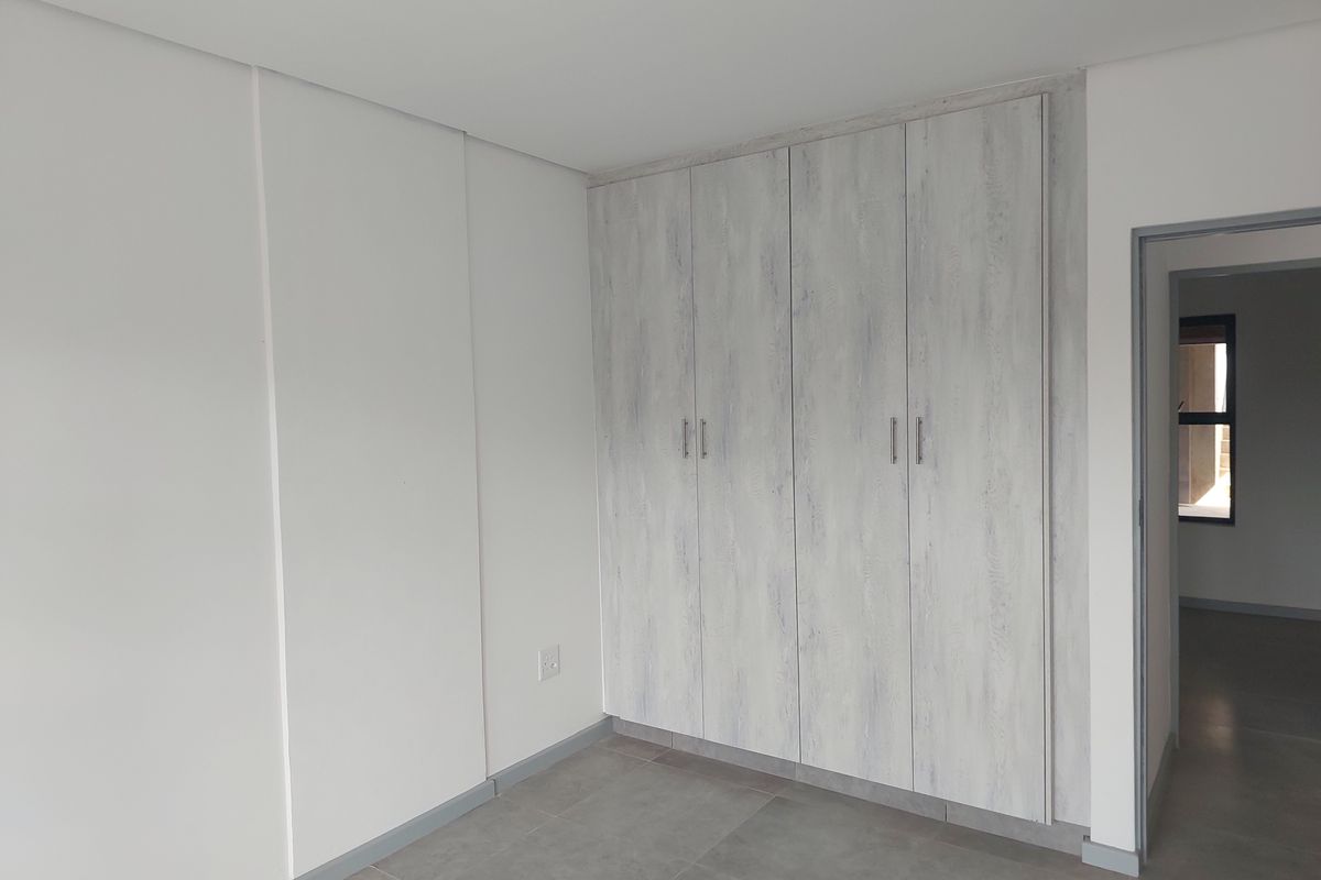 Stunning 2 - bedroom , 2 bathroom apartment - prime location - Photo 5