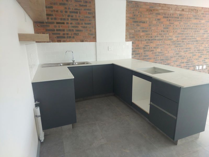 Stunning 2 - bedroom , 2 bathroom apartment - prime location - Photo 4