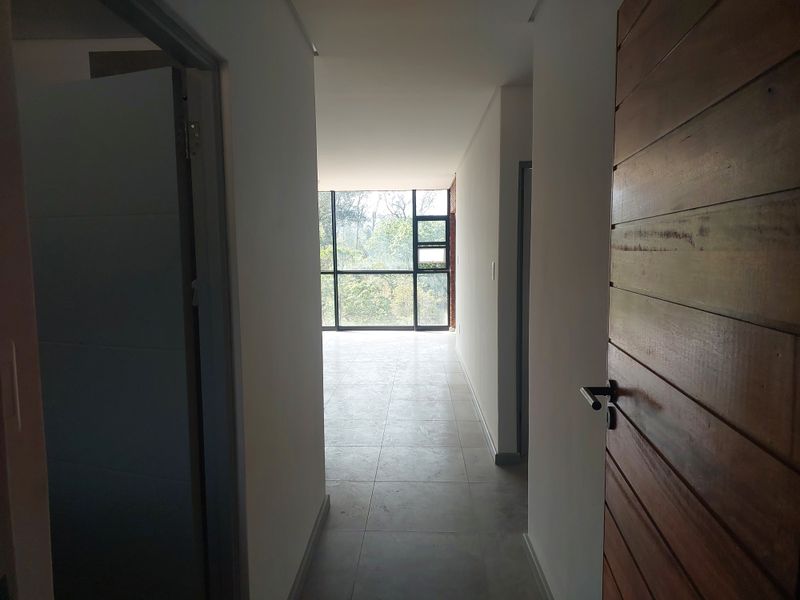 Stunning 2 - bedroom , 2 bathroom apartment - prime location - Photo 2