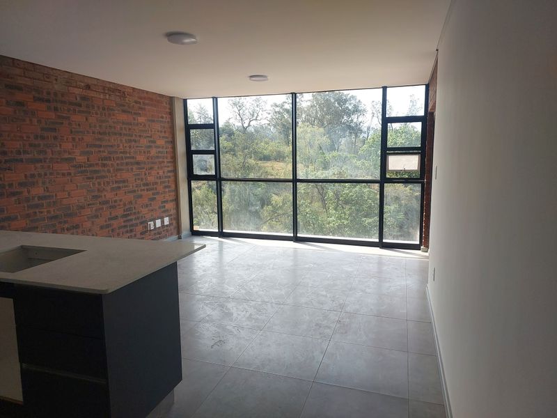 Stunning 2 - bedroom , 2 bathroom apartment - prime location - Photo 3