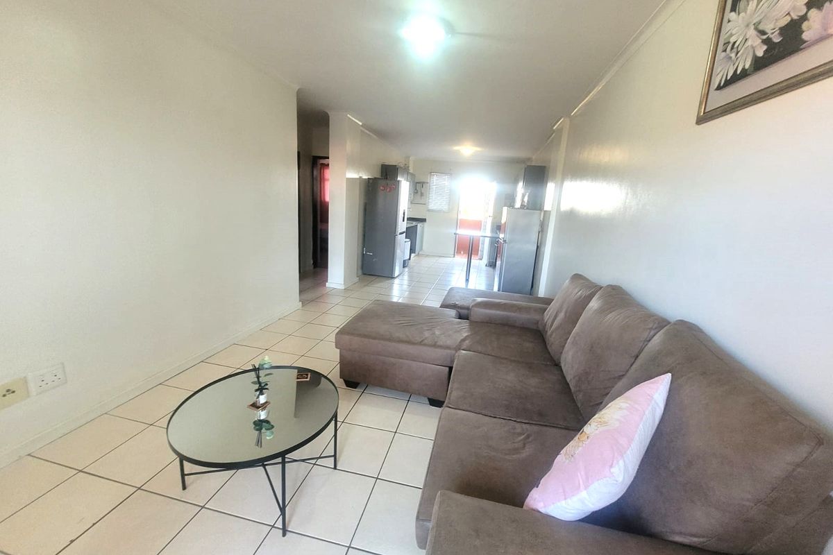 2 Bedroom Apartment in Zwartkop No Loadshedding and Priced to Sell - Photo 5