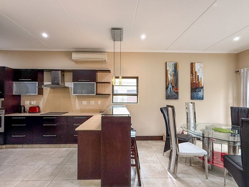 4 Bedroom Towhouse Zimbal - Photo 4