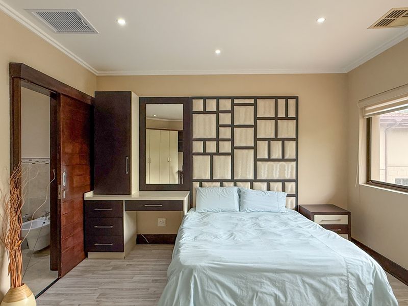 4 Bedroom Towhouse Zimbal - Photo 10