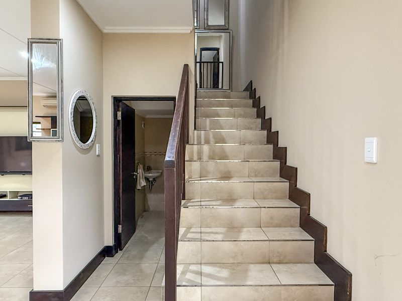 4 Bedroom Towhouse Zimbal - Photo 9