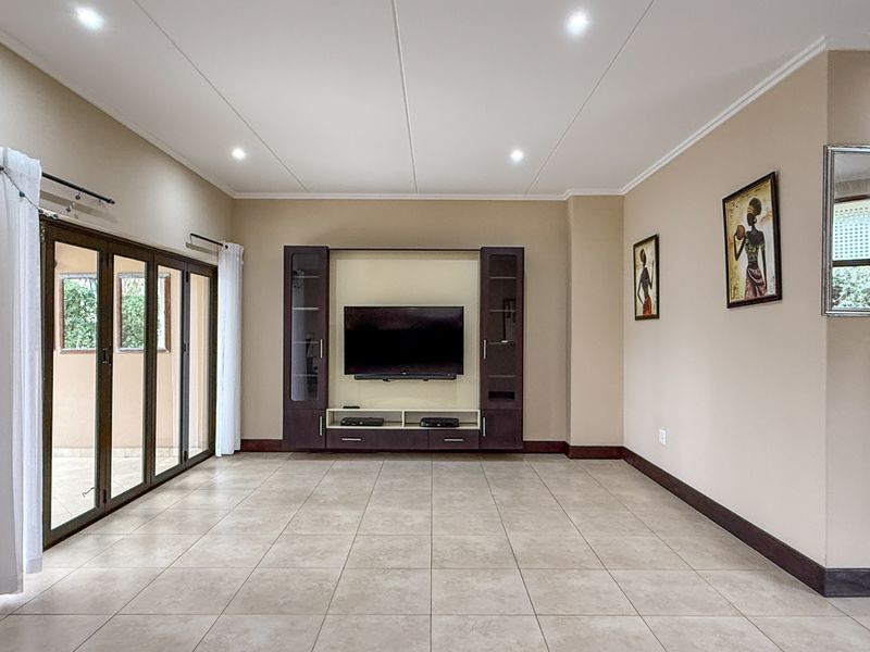 4 Bedroom Towhouse Zimbal - Photo 8