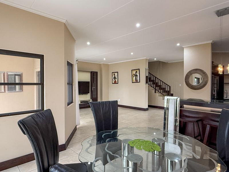 4 Bedroom Towhouse Zimbal - Photo 6