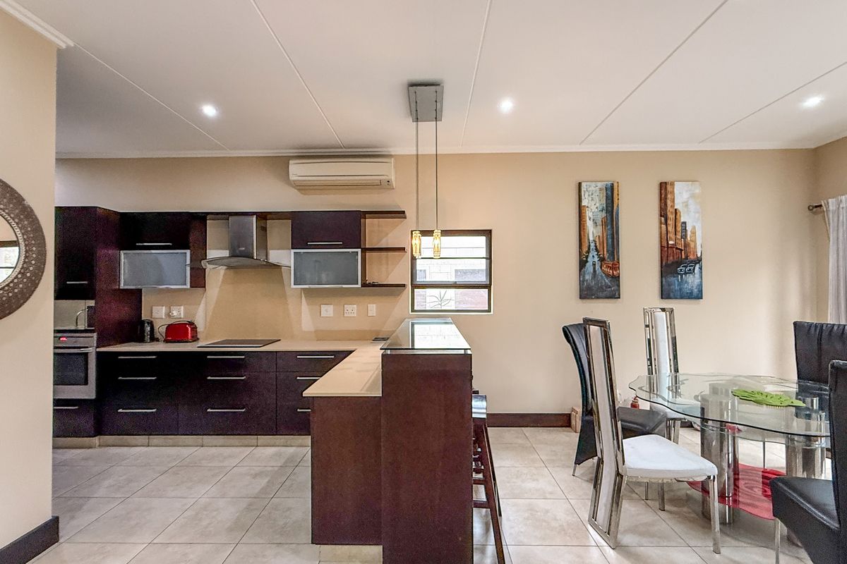 4 Bedroom Towhouse Zimbal - Photo 3