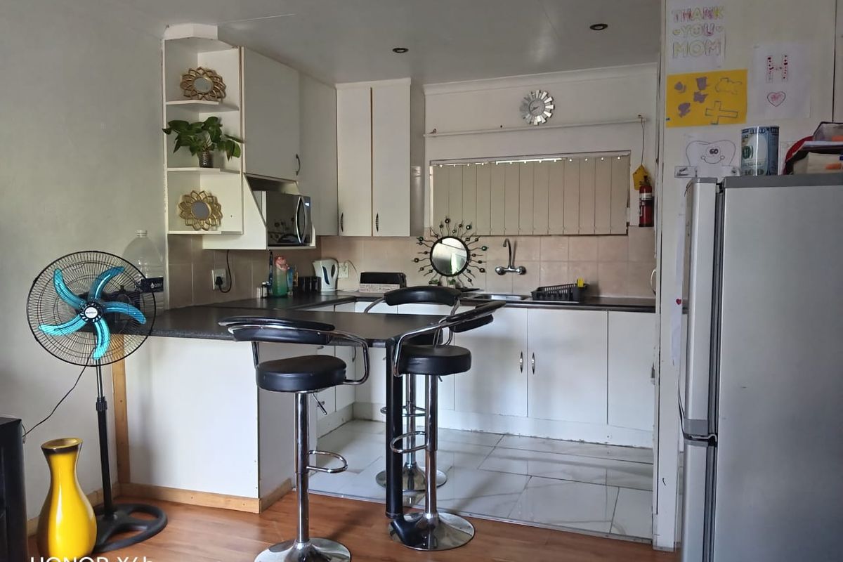 Neat 1-Bedroom Apartment with Private Entrance - Photo 4
