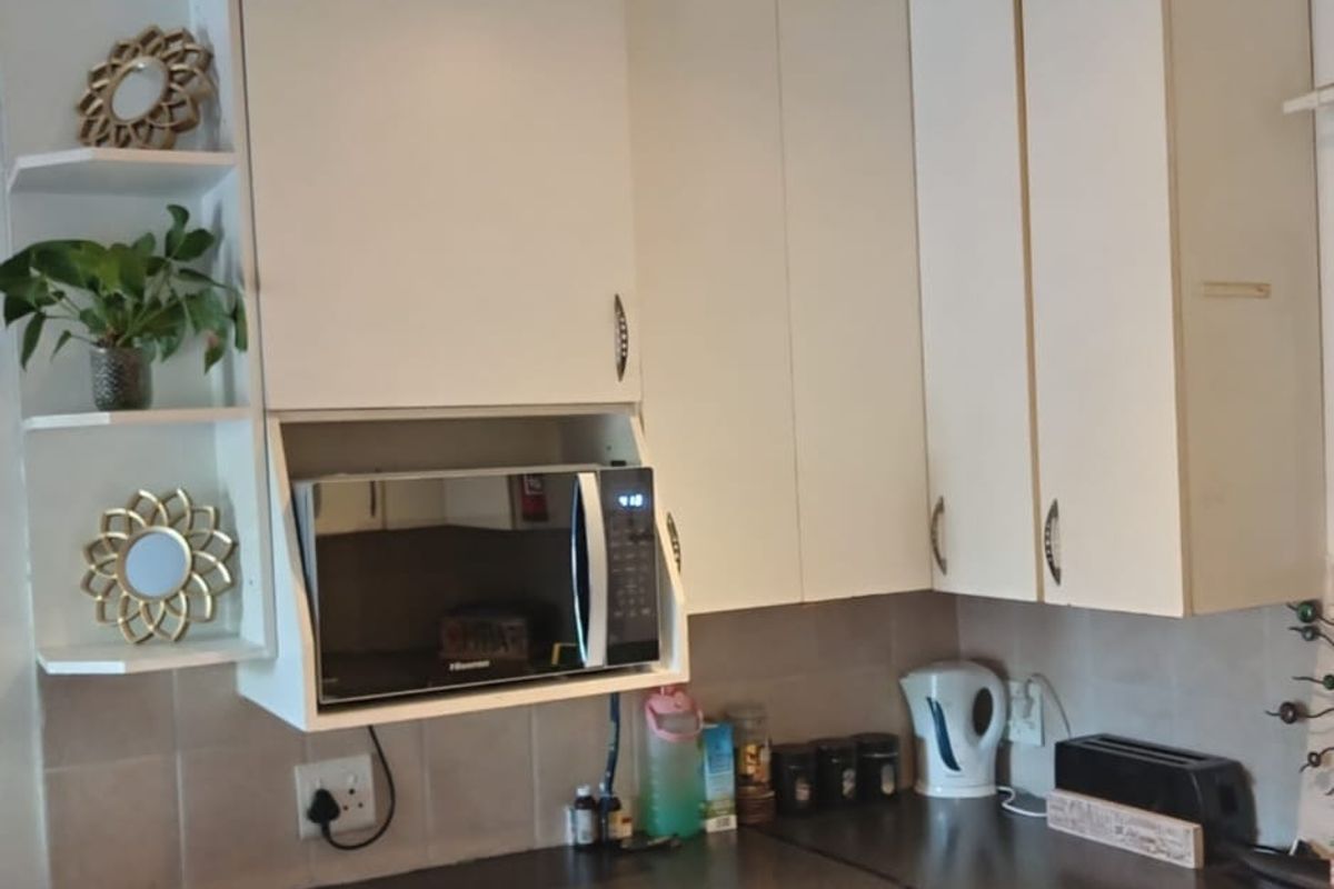 Neat 1-Bedroom Apartment with Private Entrance - Photo 2