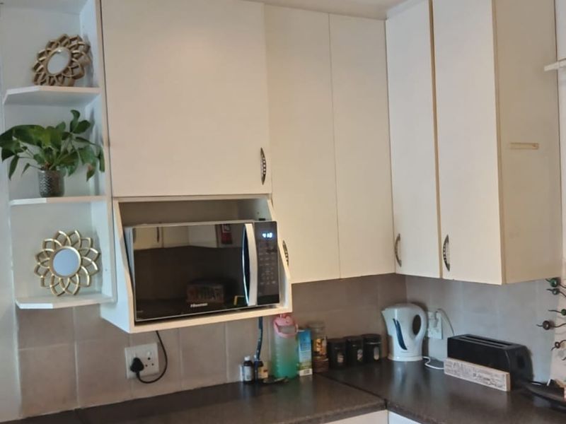 Neat 1-Bedroom Apartment with Private Entrance - Photo 2