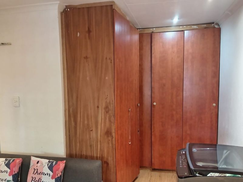 Neat 1-Bedroom Apartment with Private Entrance - Photo 7